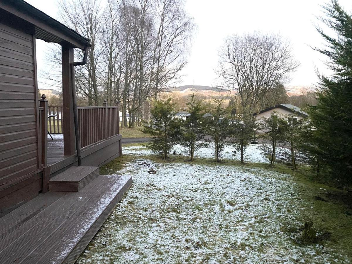 Stunning 4-Bedroom Cabin With Hot Tub In Beattock! 외부 사진